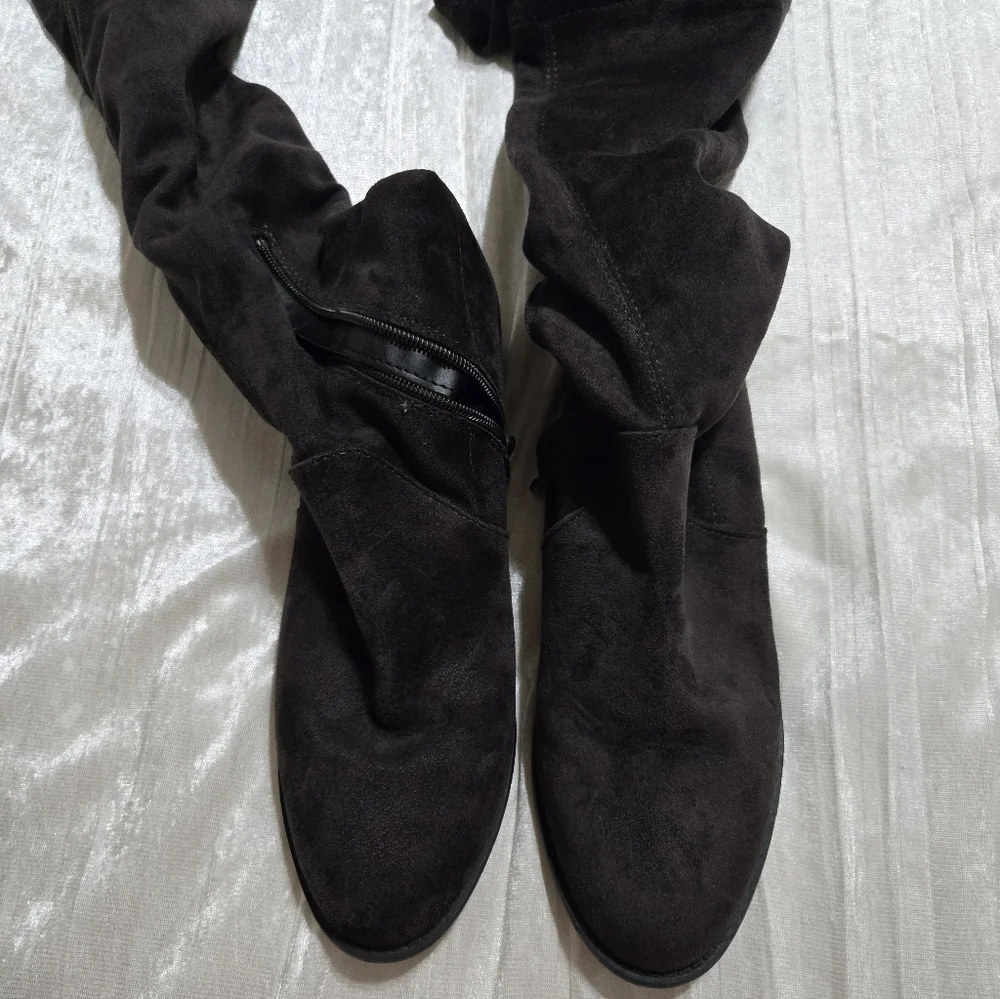 Elegant Dark Gray Faux Suede Knee-High Boots Size 8 EUC